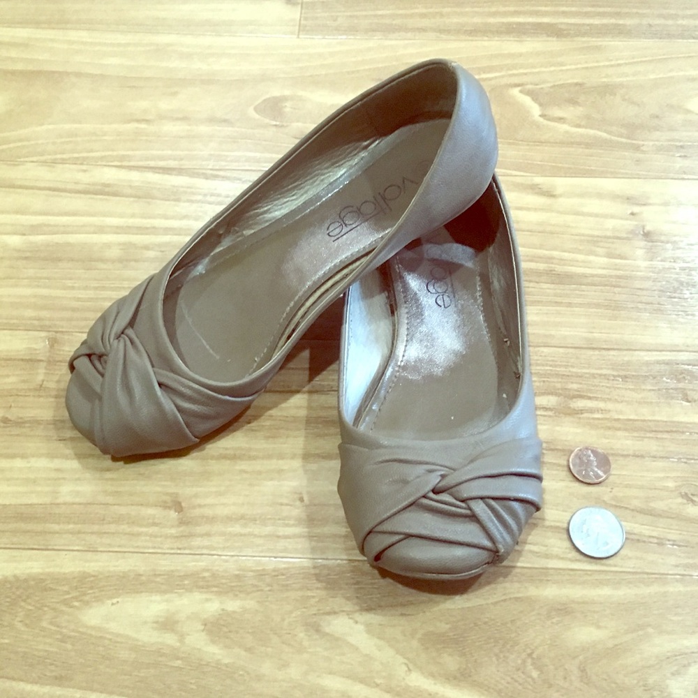 Tan/Taupe Flats Size 6.5
